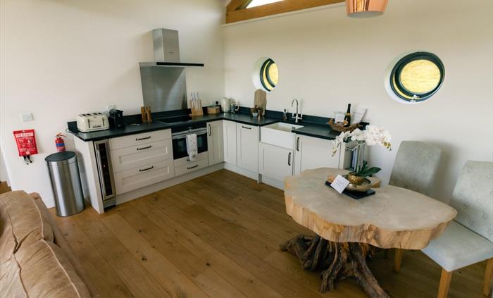 Oaklands Glamping & Treehouse